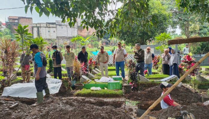 TPU Nagrog Longsor , Pemkot Bandung Gerak Cepat Tangani Longsor  dan Merelokasi 8 Makam
